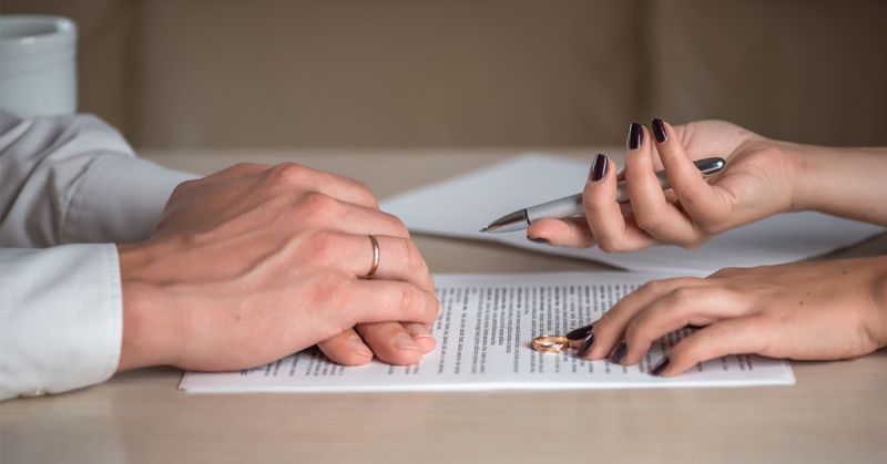 divorce lawyer